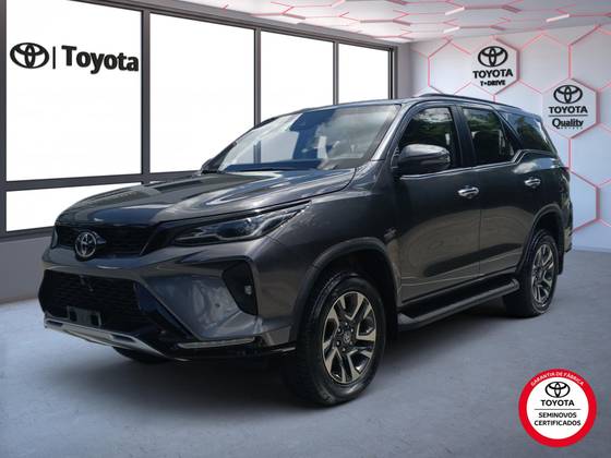 TOYOTA HILUX SW4 2.8 D-4D TURBO DIESEL SRX PLATINUM 4X4 AUTOMÁTICO TOYOTA HILUX SW4 2.8 D-4D TURBO DIESEL SRX PLATINUM 4X4 AUTOMÁTICO